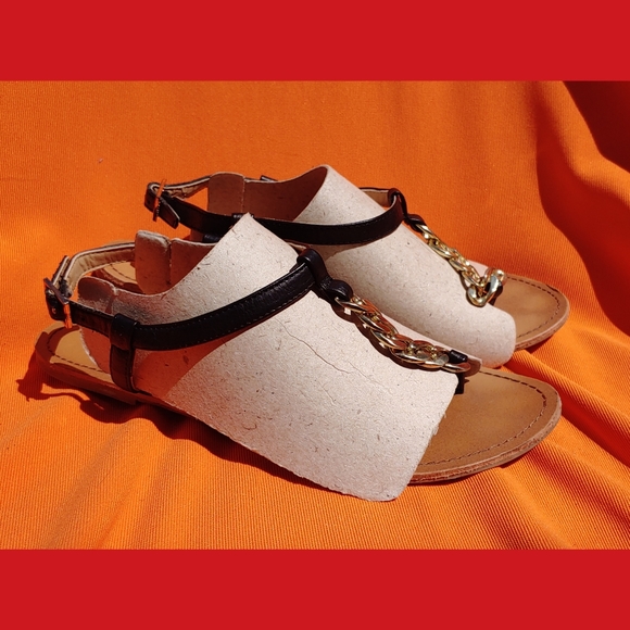 👉 HOT Y2K Style! 😎 Forever 21 Chain Detail Thong Sandals Black/ Gold 9 - Picture 3 of 5